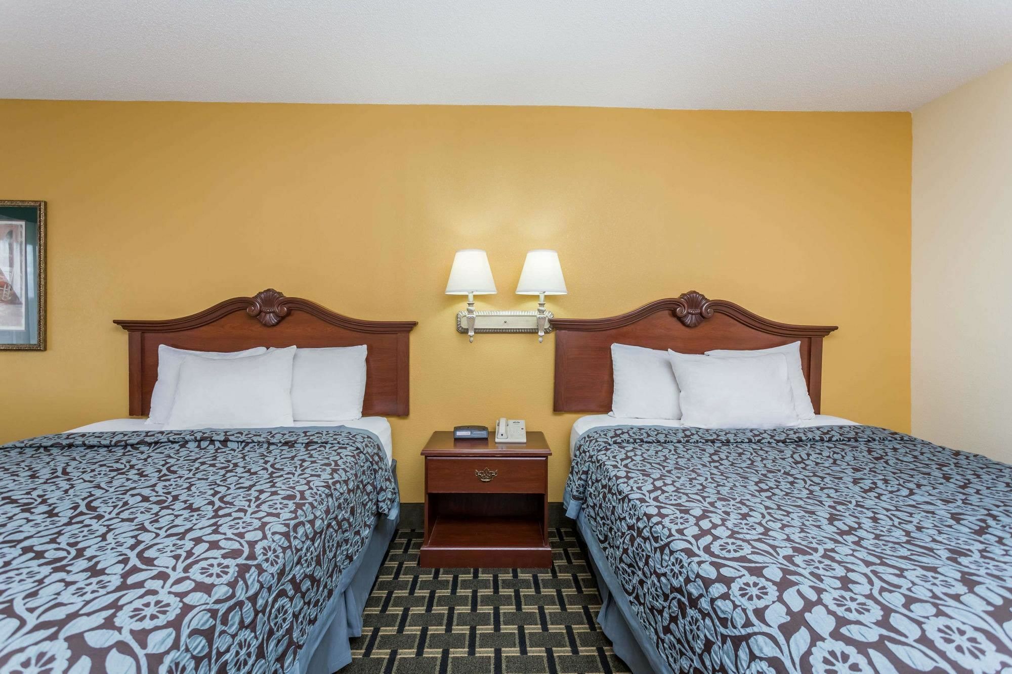 Days Inn & Suites By Wyndham Warner Robins Near Robins Afb Zewnętrze zdjęcie