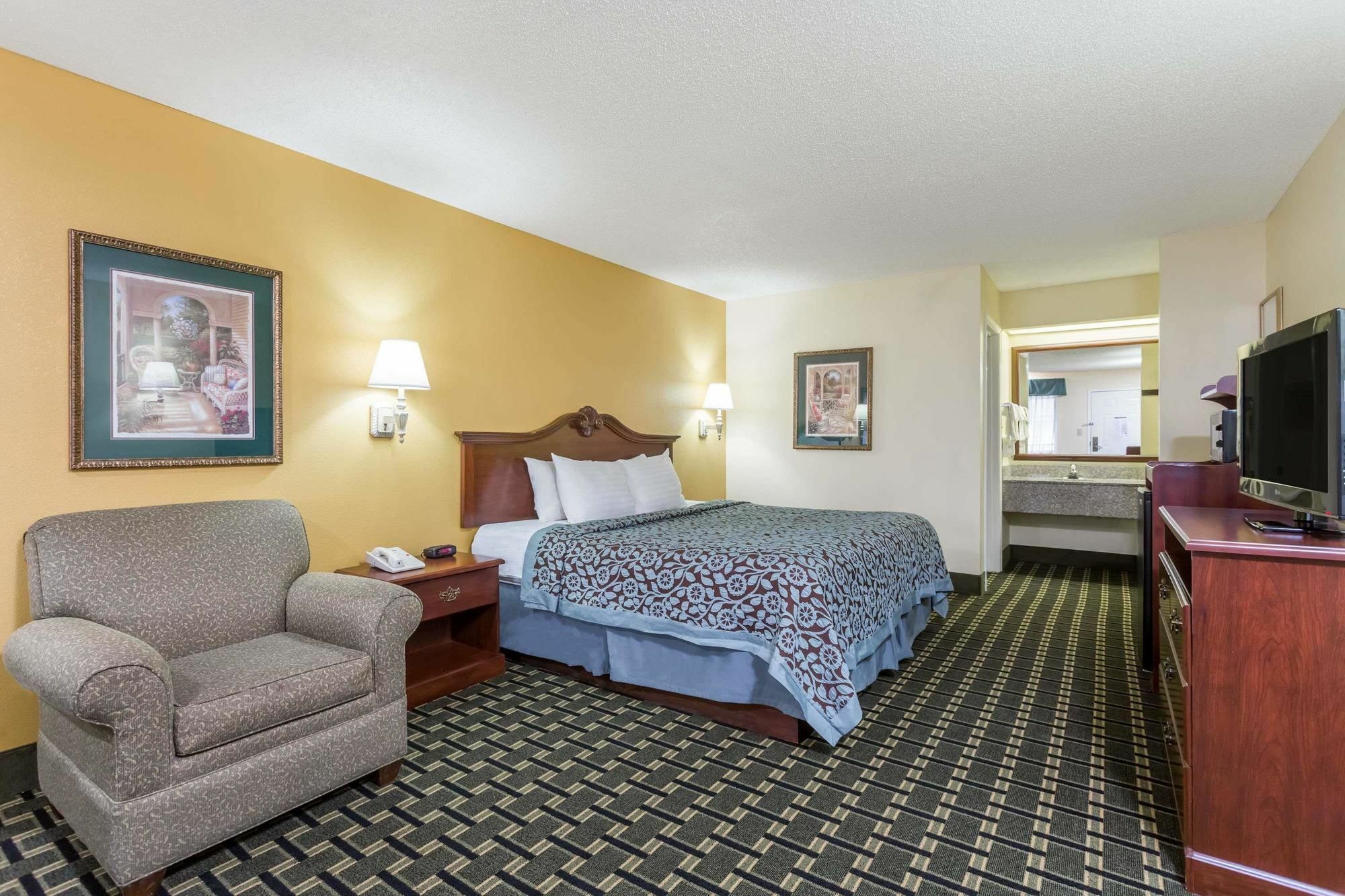 Days Inn & Suites By Wyndham Warner Robins Near Robins Afb Zewnętrze zdjęcie