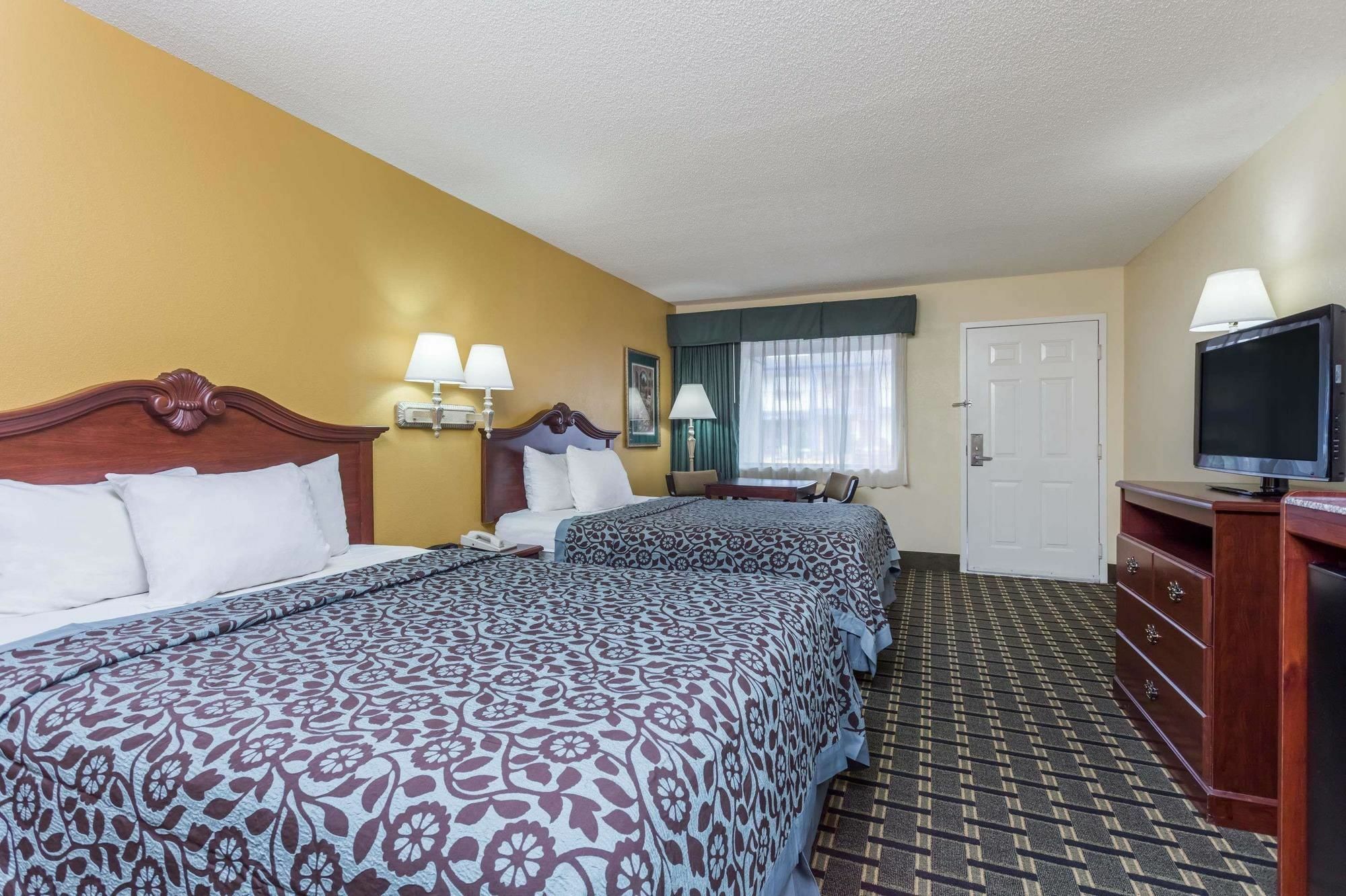 Days Inn & Suites By Wyndham Warner Robins Near Robins Afb Zewnętrze zdjęcie