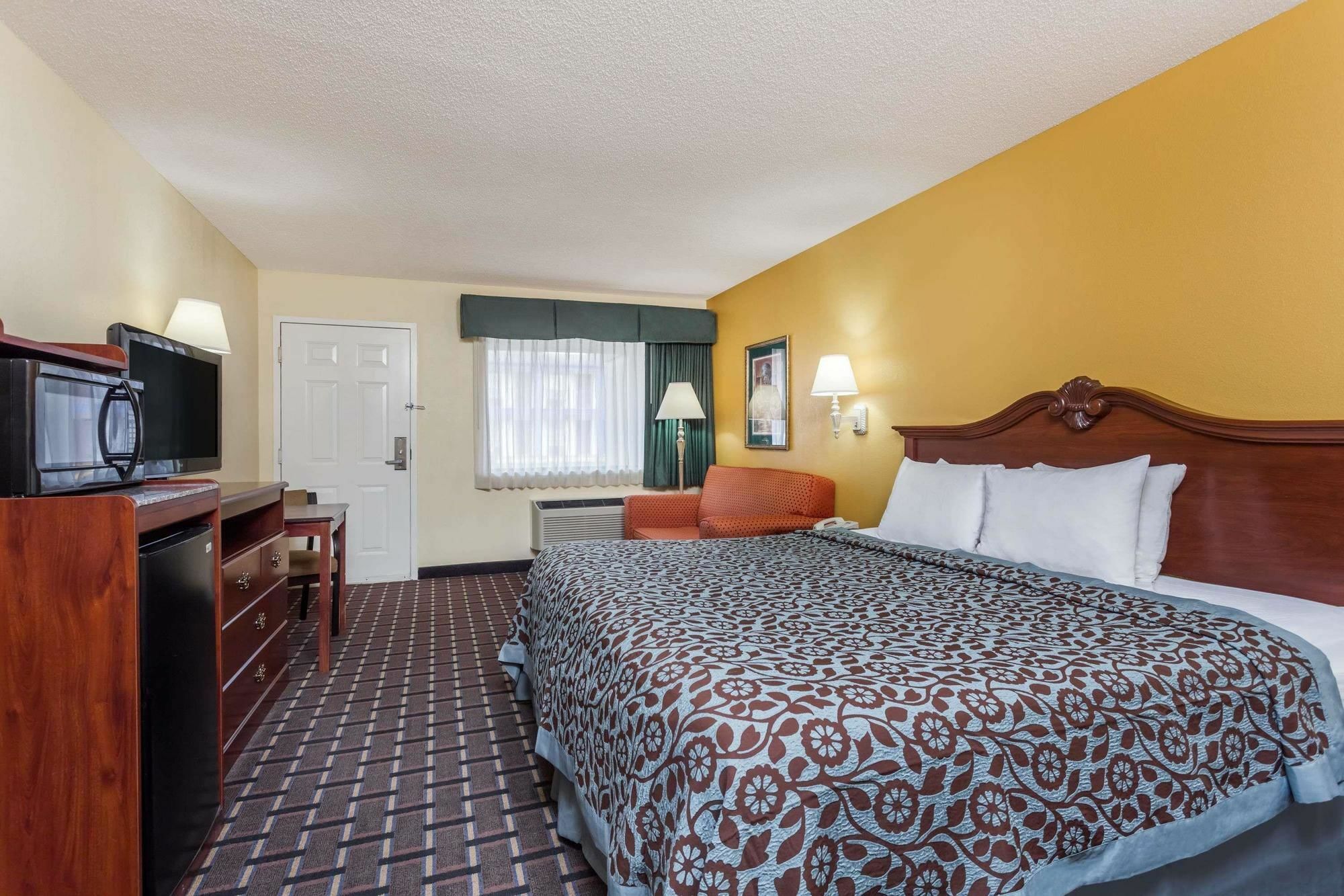 Days Inn & Suites By Wyndham Warner Robins Near Robins Afb Zewnętrze zdjęcie