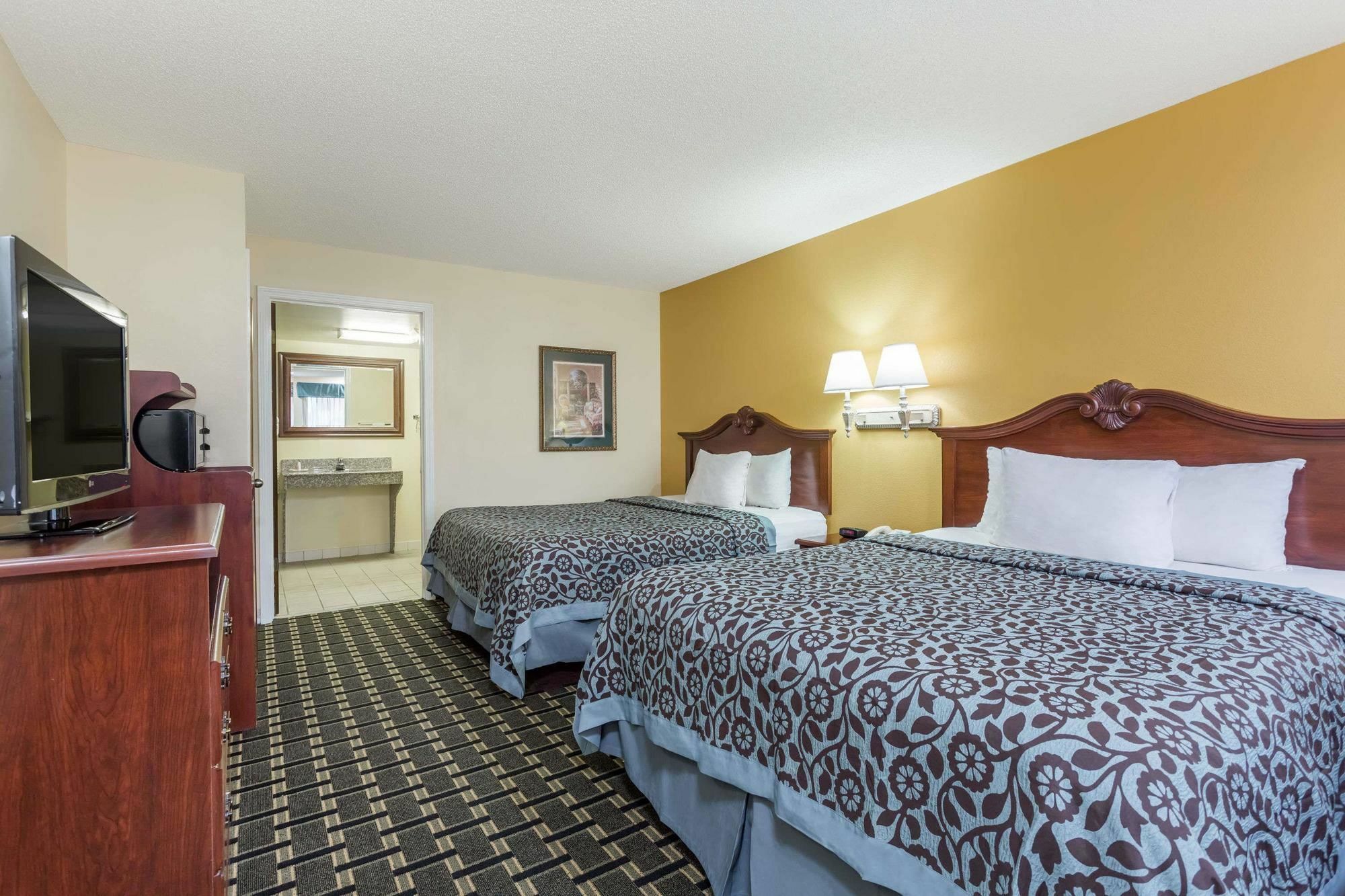 Days Inn & Suites By Wyndham Warner Robins Near Robins Afb Zewnętrze zdjęcie